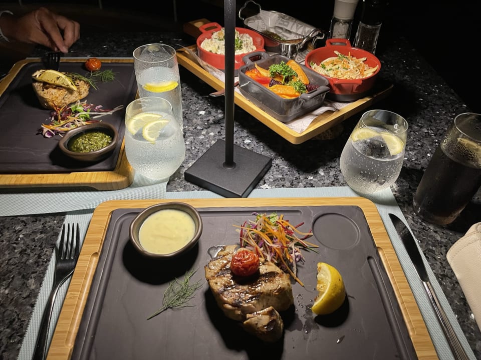 Gastro Outrigger Maldives Maafushivaru Resort