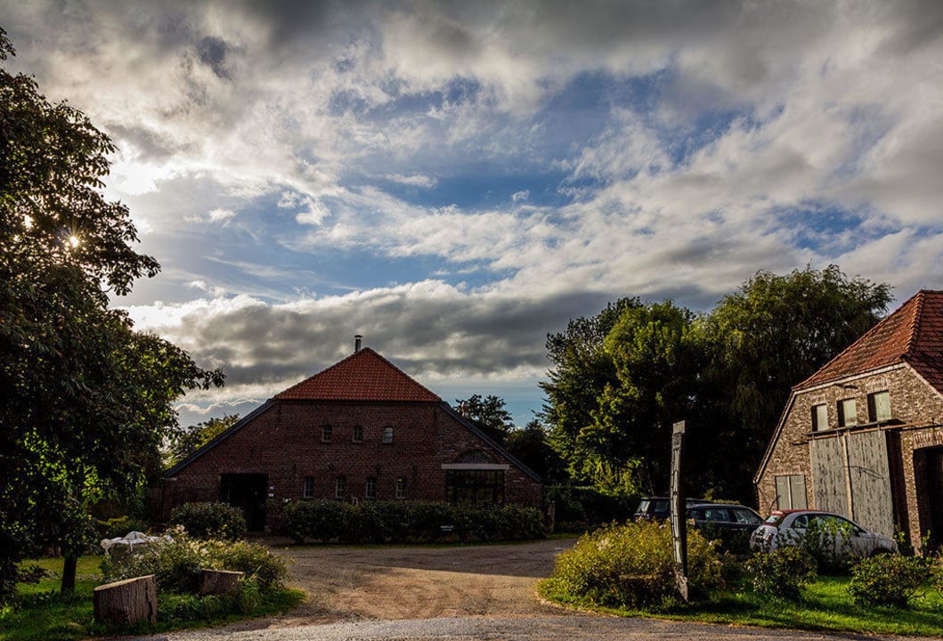 Hofeinfahrt NAKUK | Das Friesische Landhotel