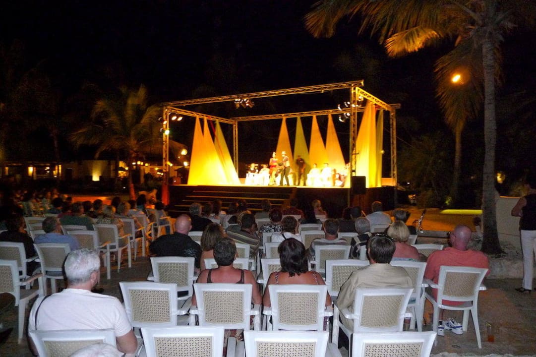 Abendshow Dreams La Romana Resort & Spa
