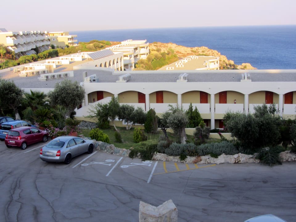 Parkmöglichkeiten für die Mietwagen Hotel Kalithea Horizon Royal