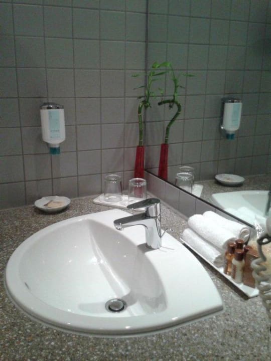 Bad - Waschbecken Sheraton Hannover Pelikan Hotel