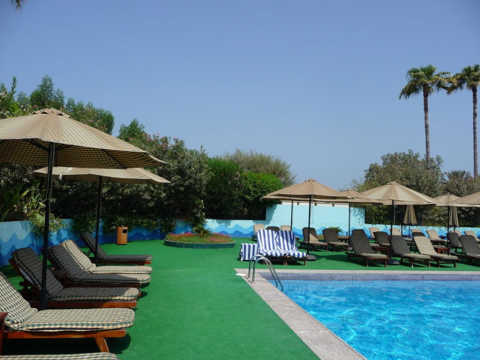 Pool BM Beach Hotel