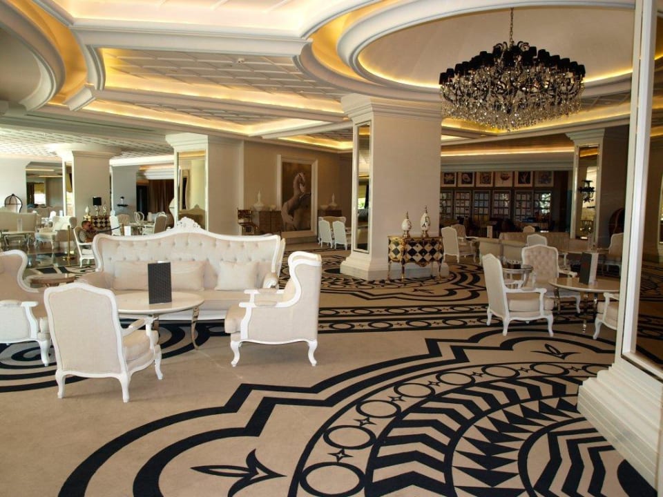 Lobby, beeindruckende Architektur Hotel Delphin Imperial