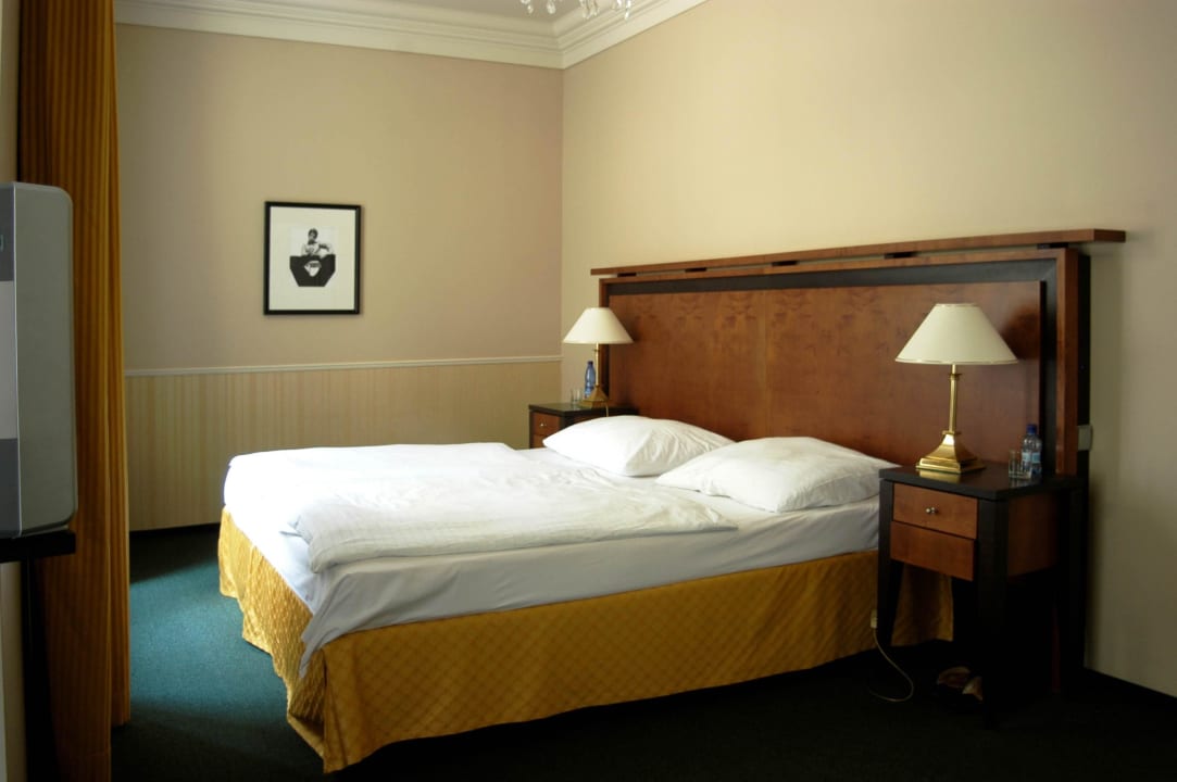 Schlafzimmer der Juniosuite Grandhotel Pupp