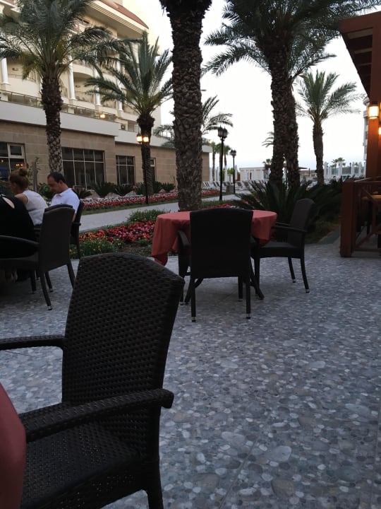 Außenbereich der Clark Gable bar Kirman Belazur Resort & Spa