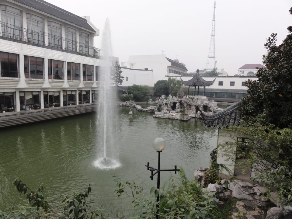 Außenanlage Bamboo Grove Hotel