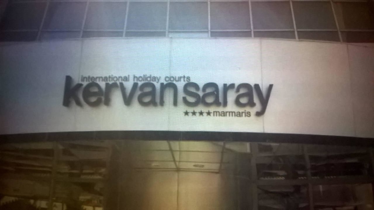 Vor dem Hotel eingang Voxx Resort