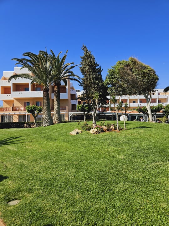 Gartenanlage Anissa Beach & Village