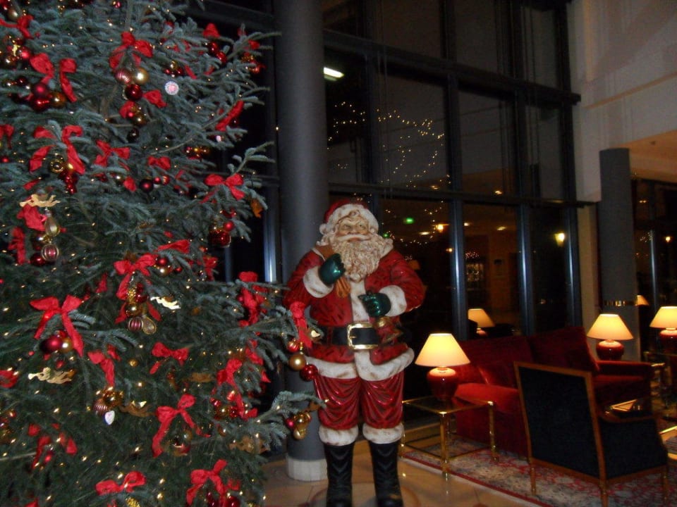 Weihnachtliche Dekoration Victor's Residenz-Hotel Saarbrücken
