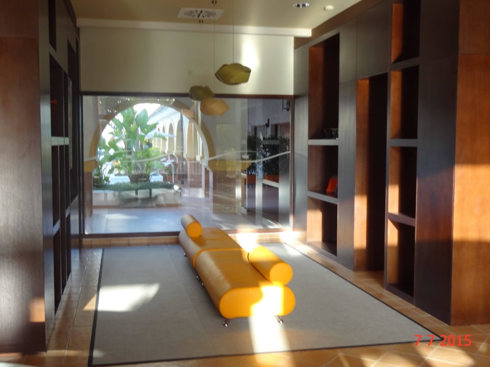 Moderne Sitzgelegenheit  TUI BLUE Isla Cristina Palace