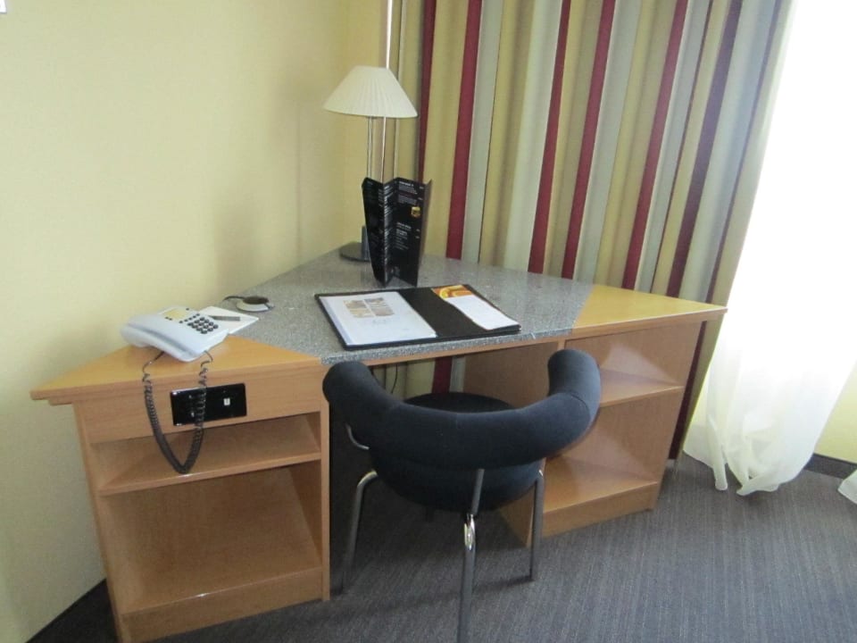 Schreibtisch Hotel NH Düsseldorf City