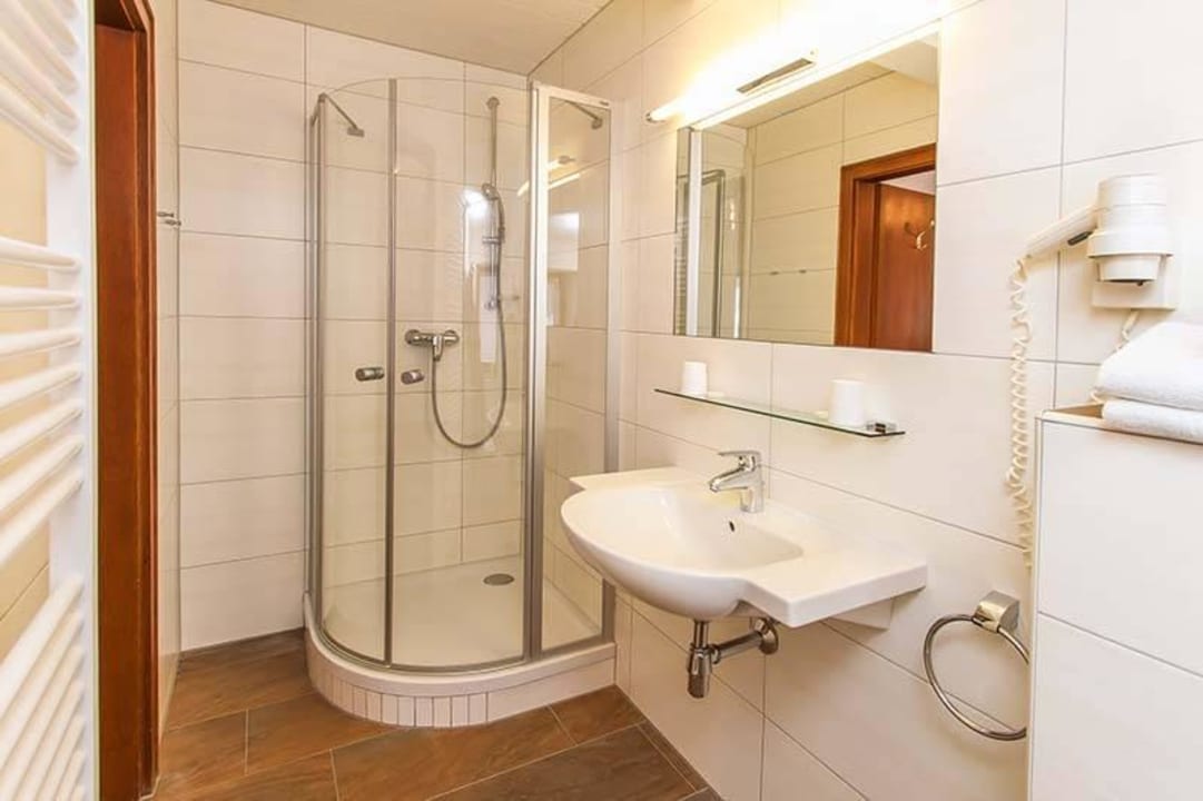 Badezimmerbeispiel Juniorsuite Hotel Bad Hochmoos