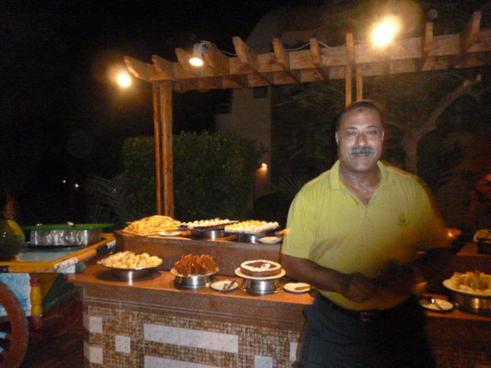 Die Chefs kontrollieren das große Angebot täglich  Shams Alam Beach Resort