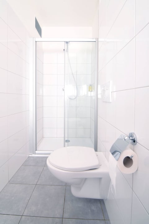 Rooms Hostel Little Quarter