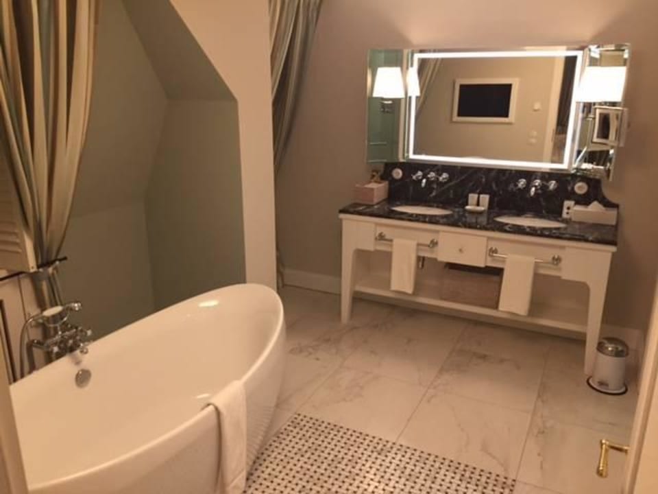 Badezimmer im Schloss Weissenhaus Private Nature Luxury Resort