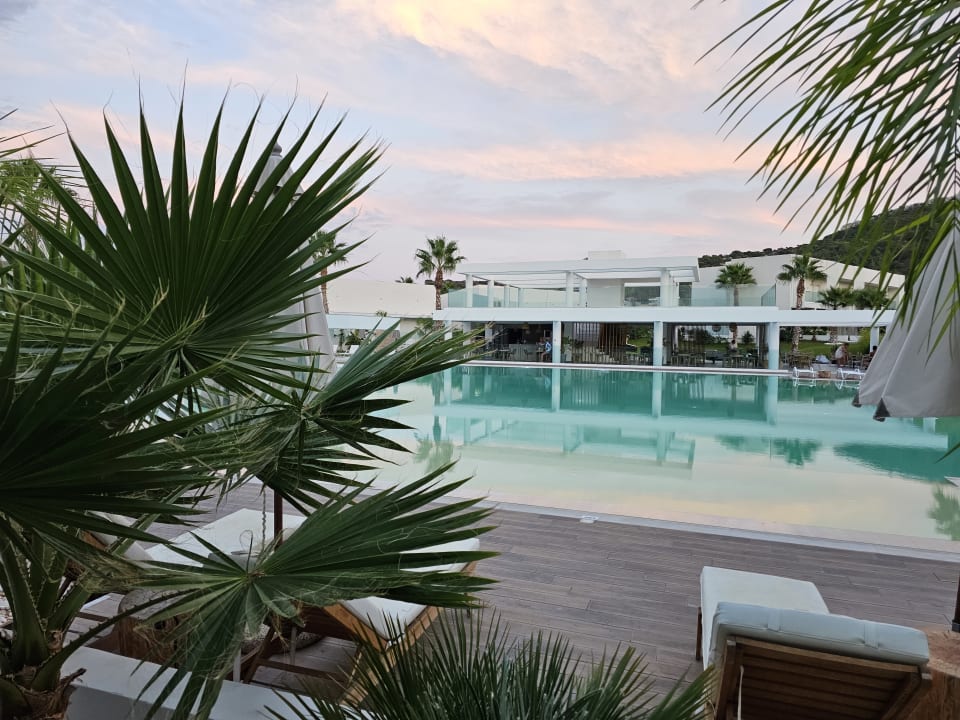 Pool White Dreams Resort & Anex
