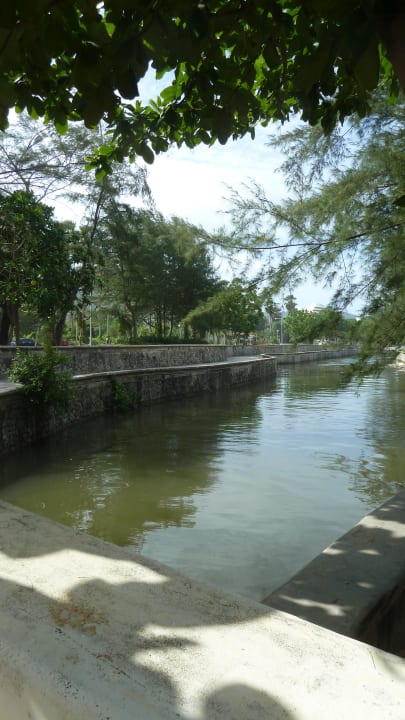 Weg zum Strand The Old Phuket - Karon Beach Resort