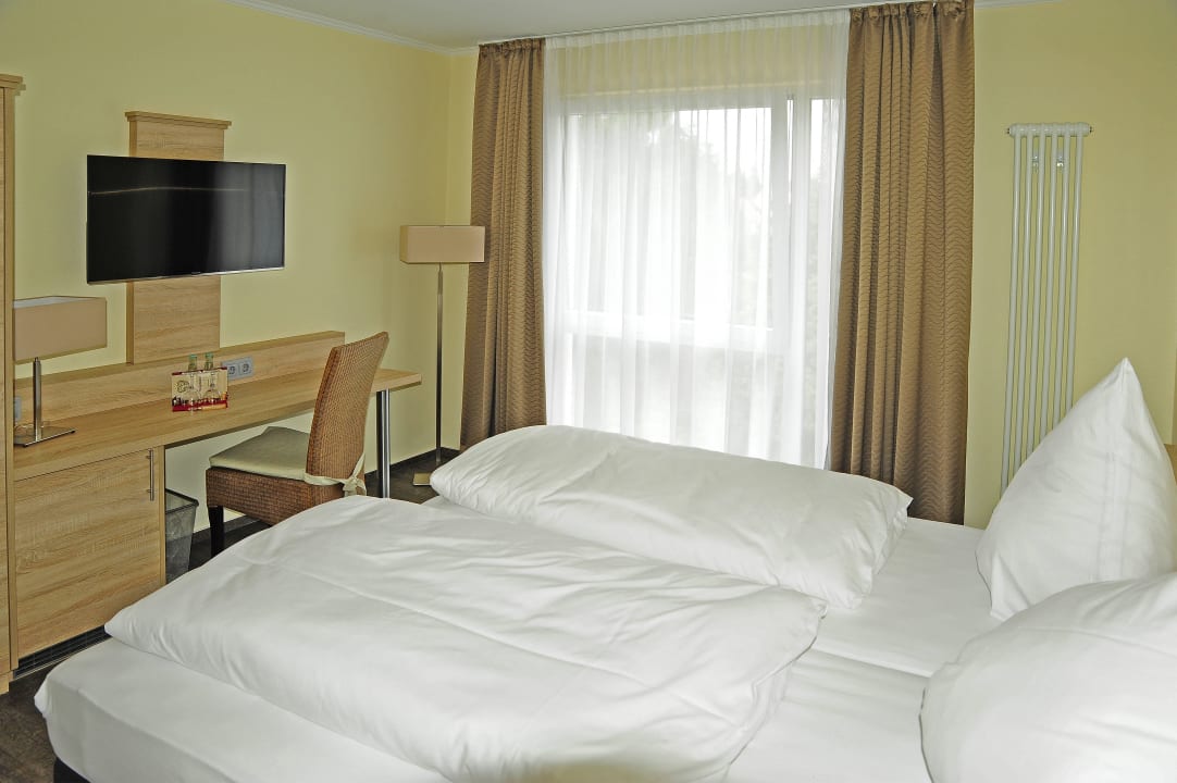 Komfortable Zimmer schick und praktisch eingericht Hotel Doppeladler