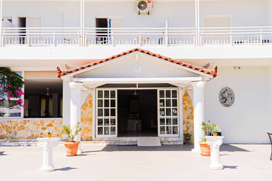 Außenansicht Hotel Ikaros