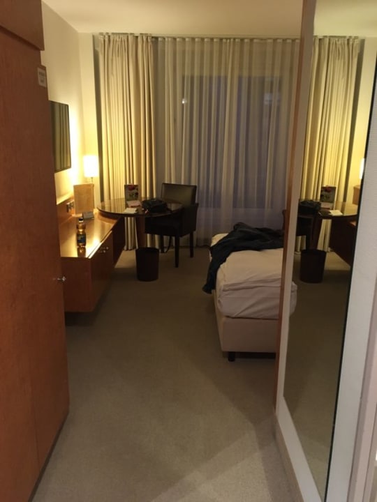 Zimmer Lindner Düsseldorf Airport, part of JdV by Hyatt