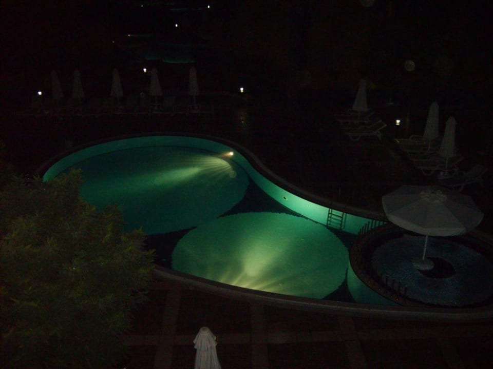 Pool bei Nacht Selectum Family Resort Side