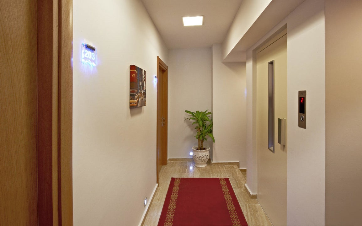 Entrance Hotel Retropera