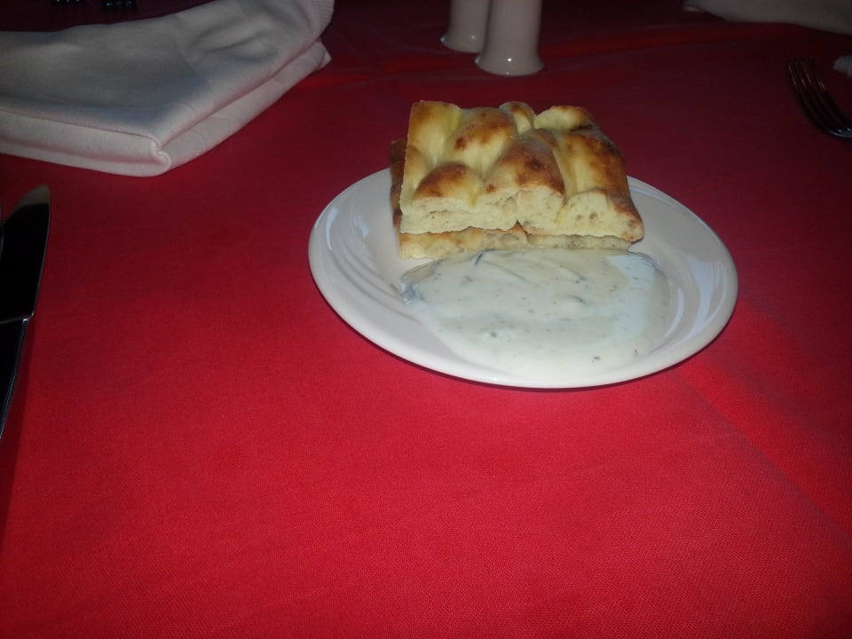 Fladenbrot mit Tzaziki, sehr lecker  Alba Queen Hotel