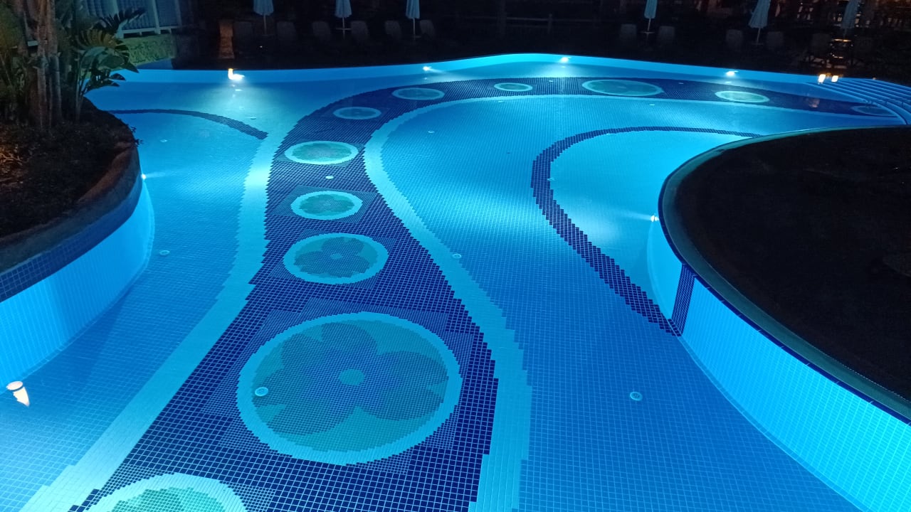 Pool Hotel Royal Dragon