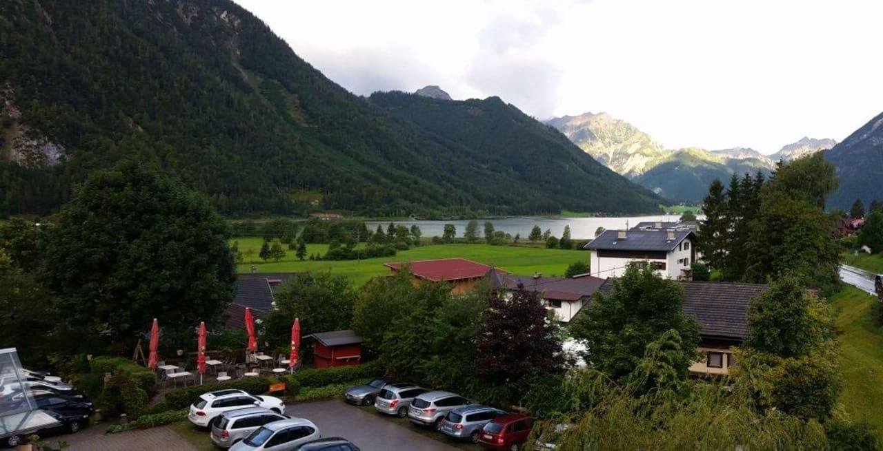 Blick vom Balkon auf den Achensee Wellnessresort Vier Jahreszeiten