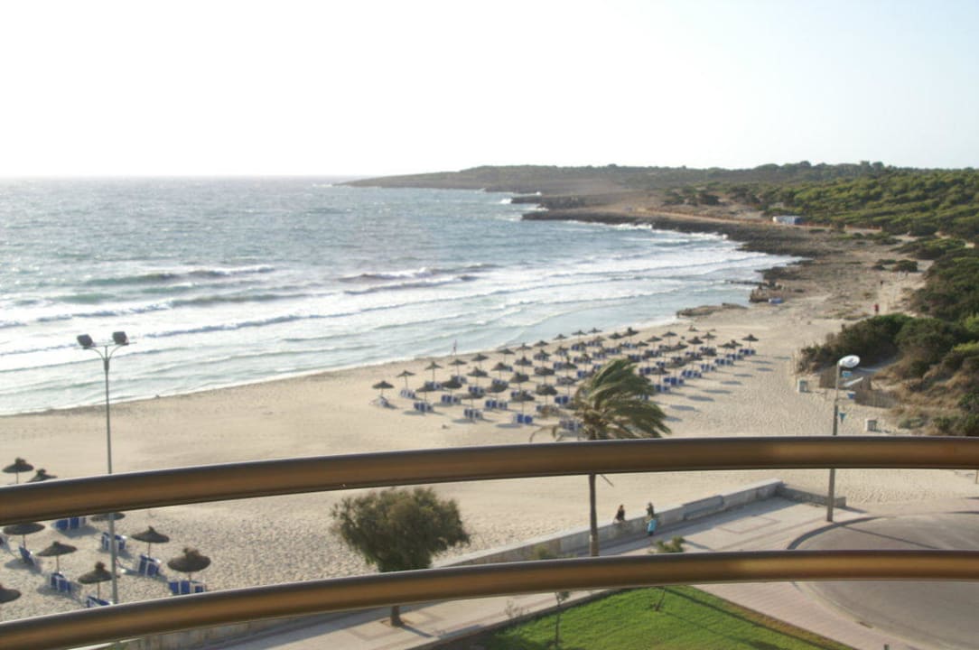 Blick vom Balkon auf den Strand Hipotels Dunas Cala Millor