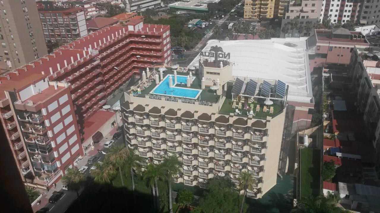 Widok z ostatniego piętra. Be Live Tenerife - Adults only