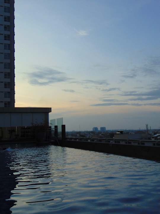 Pool Hilton Garden Inn Jakarta Taman Palem