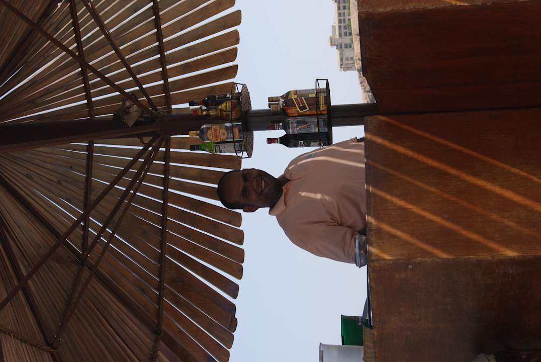 Barkeeper Sam -  immer freundlich Ghazala Beach