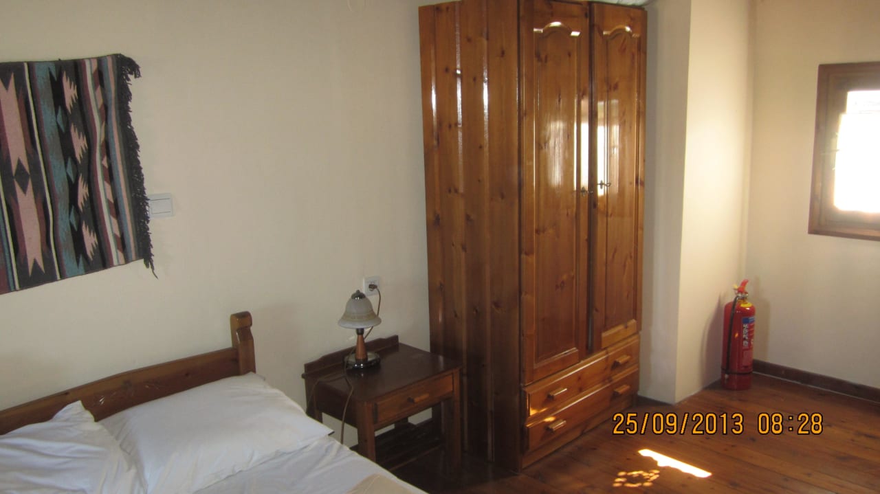 Kleiderschrank für 2 Wochen zu klein Helianthos Traditional Villas