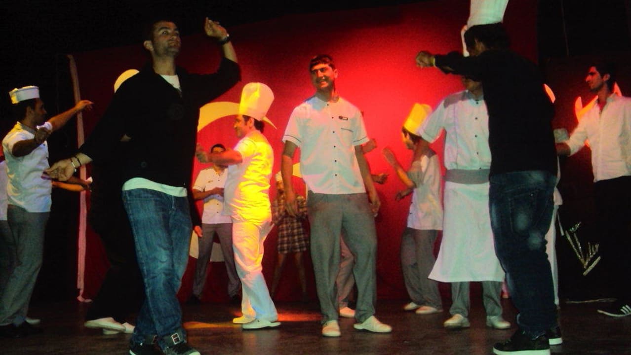 Küchenpersonal tanzt .. Saphir Resort & Spa