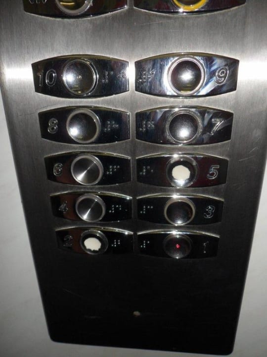 Verbrauchte Knöpfe in Aufzügen H10 Tenerife Playa