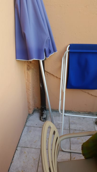 Hauswand. Ungepflegt. Park Hotel Zanzanu