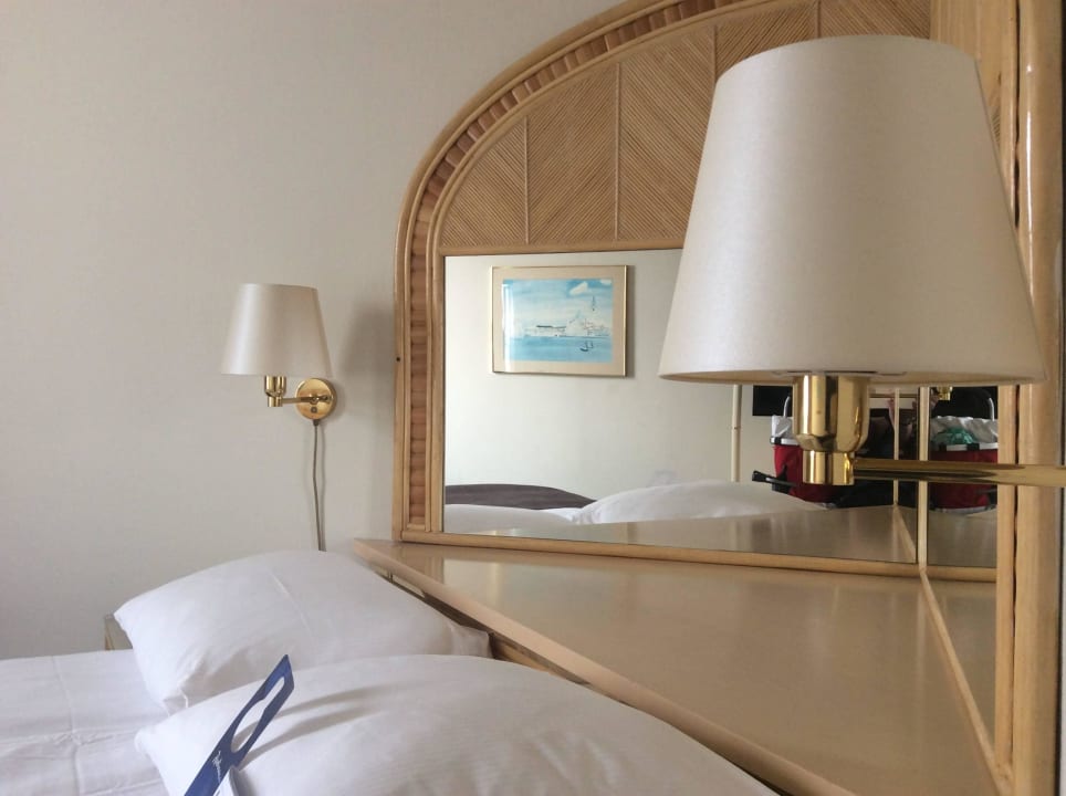 Bett Scandic Falconer