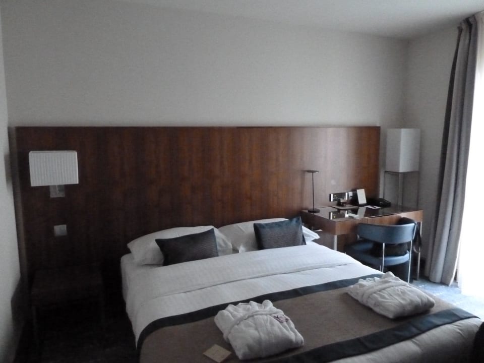 Sicht vom Flur/Badtür ins Zimmer K+K Hotel Picasso