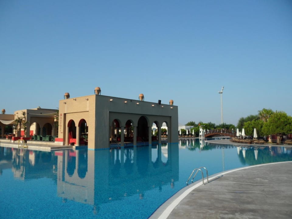 Pool mit Poolbar Spice Hotel & Spa