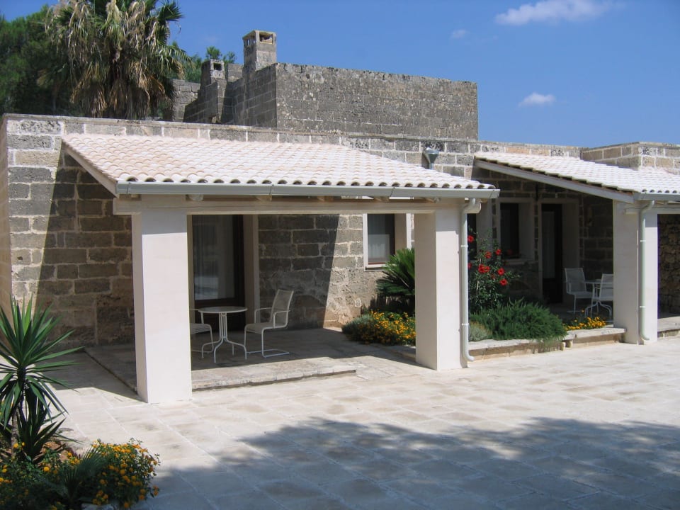Patio esterno alcune camere Masseria Pagani