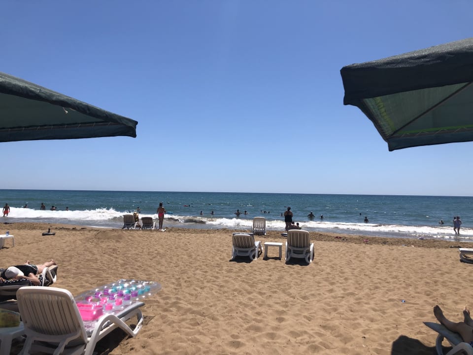 Strand Kamelya Aishen Club