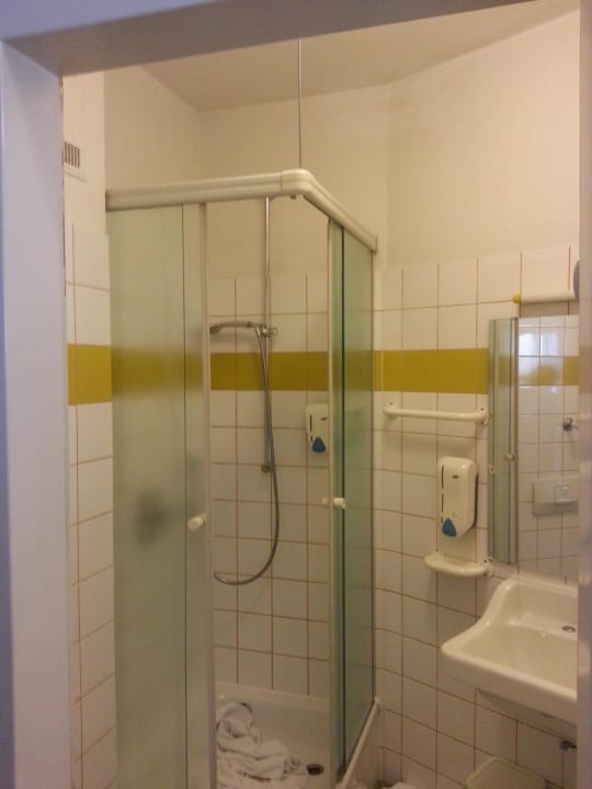 Badezimmer Hotel Goldener Hirsch