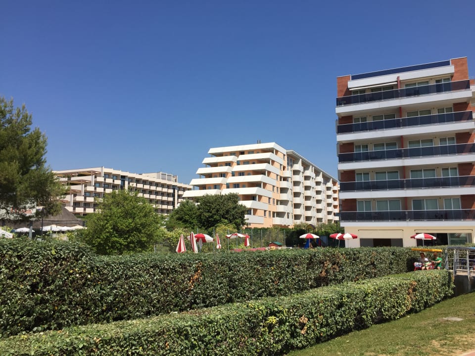 Gartenanlage Aparthotel Holiday