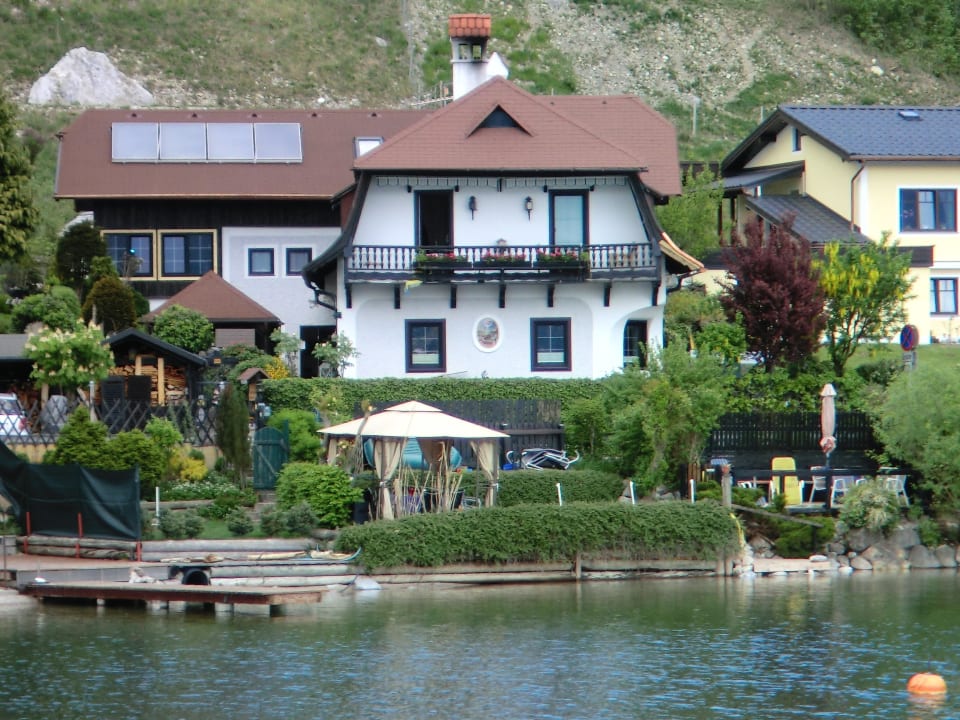 Haus Gschliefort vom Traunsee aus Haus Gschliefort