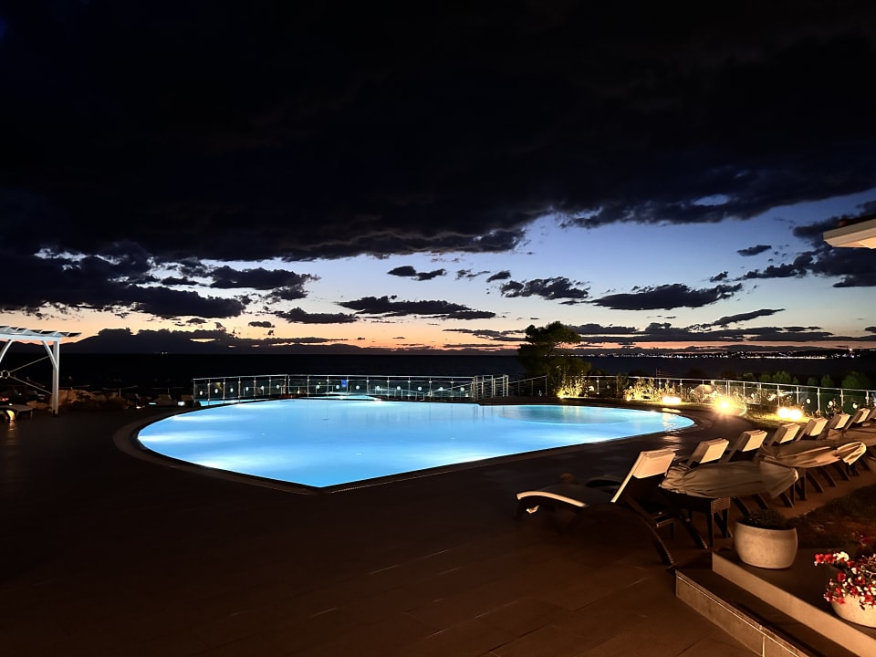Pool Istion Club & Spa