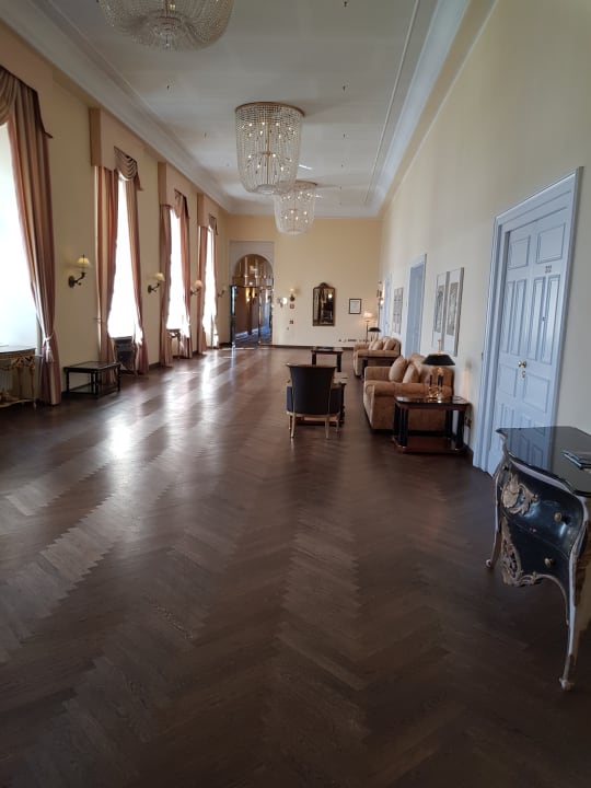 Flurbereich Althoff Grandhotel Schloss Bensberg