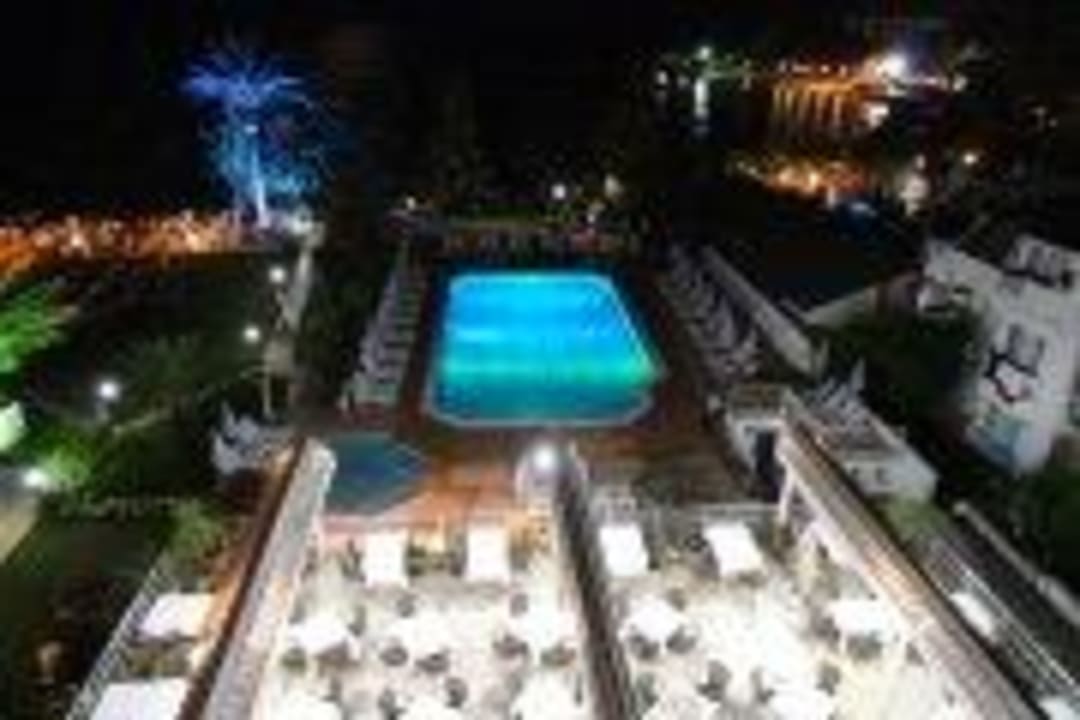 Ночной вид Incekum Su Hotel