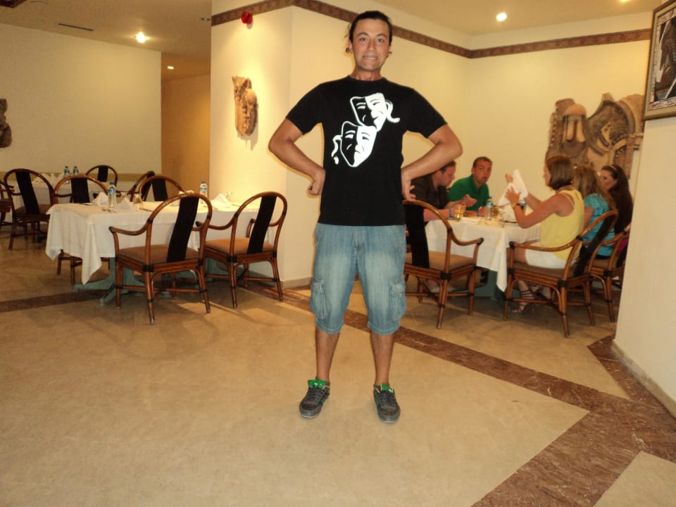 Top Animateur Can Yuzbasioglu Aska Hotel Just in Beach