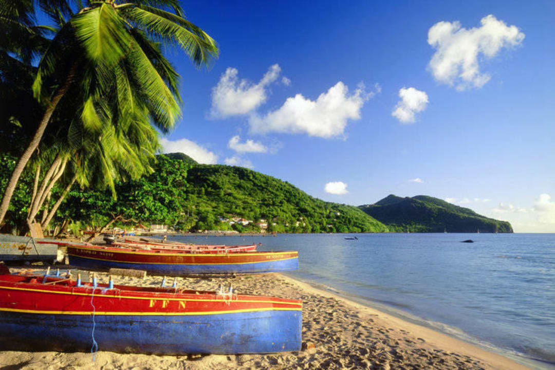 In front of the beach Residence Studio et Appartement au carbet vue mer & piscine